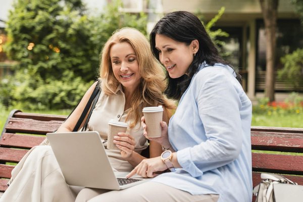 Montres femme luxe : élégance et variété à découvrir
