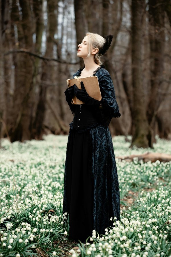 Chapeaux années 40 : élégance intemporelle à portée de main