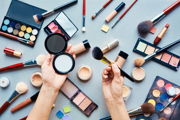 Boutique spécialiste maquillage peau noire et métisse : élégance révélée